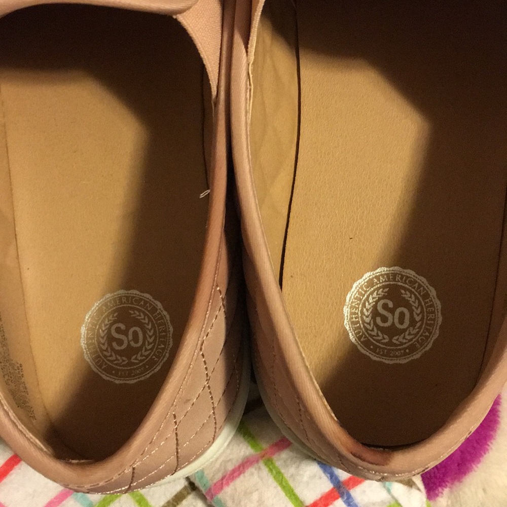 Pink shoes!! - Picture 3 of 4